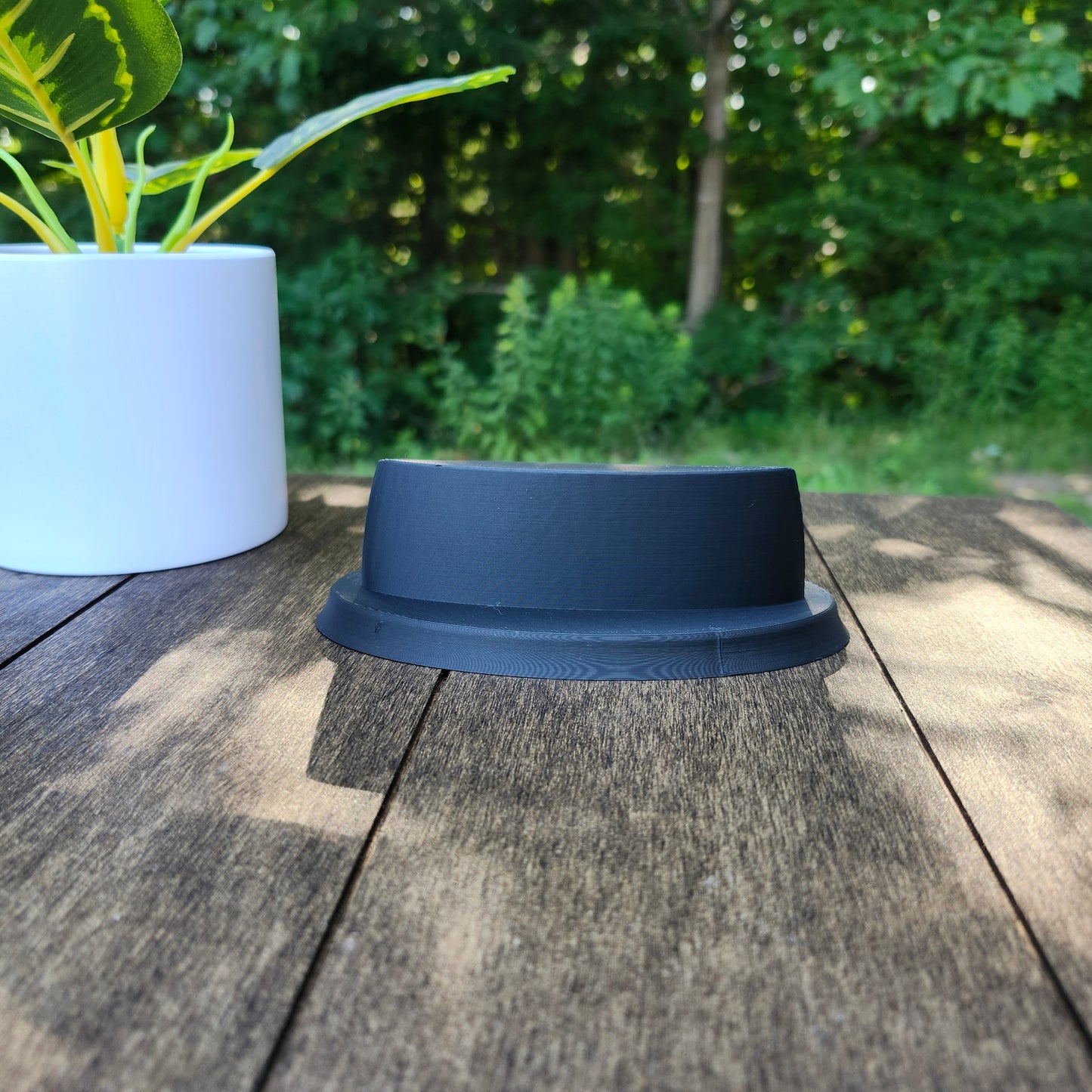 The Nest Pedestal – 3D Printed Display Stand for Leather Wallets and EDC Gear