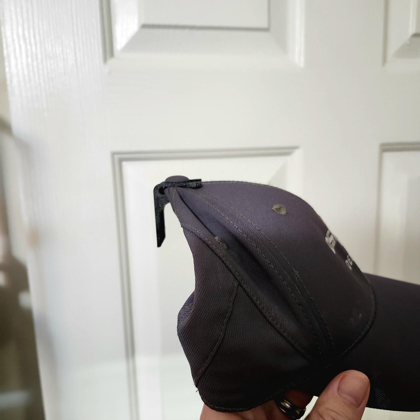 Low-Profile Hat Hanger Hat Wall Clip Hook